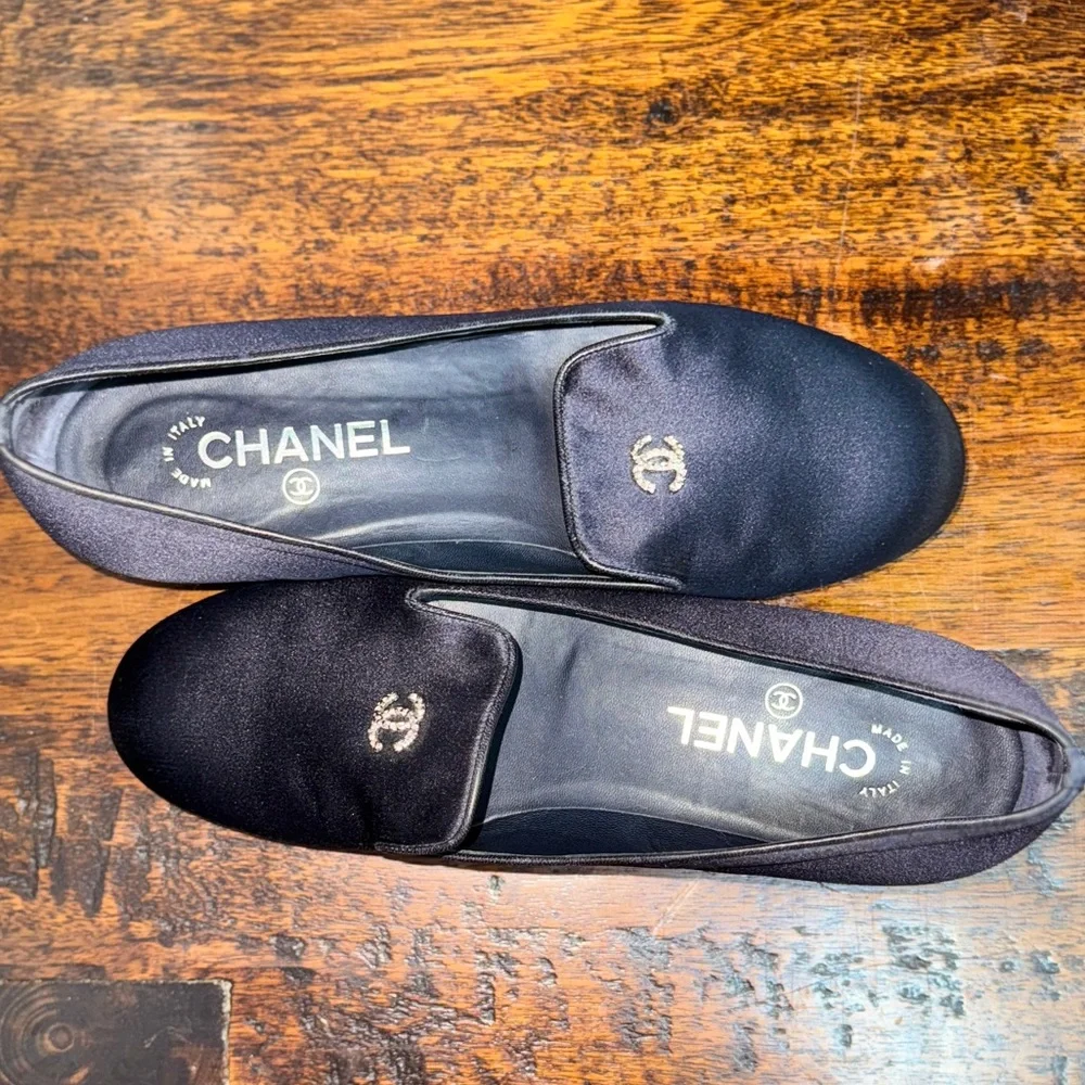 Chanel Satin Flats with Pearls on Heels - Picture 16 of 16